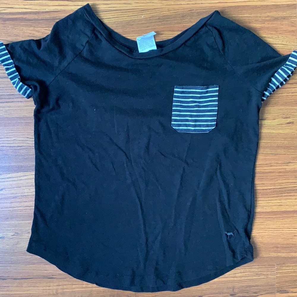 t-shirt with design on sleeves and frocket